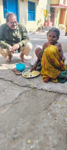 ମାଉସୀ ଆମ ଏହି ଅନୁଷ୍ଠାନ ପକ୍ଷରୁ ଦିଆଯାଉଥିବା ଖାଦ୍ୟ ଭୋଜନ କରନ୍ତି । ତାଙ୍କରି ଏହି ଅନୁଷ୍ଠାନ ଏକାମାତ୍ର ଭୋଜନର ଆଶା ଭରି ଥାଏ । 